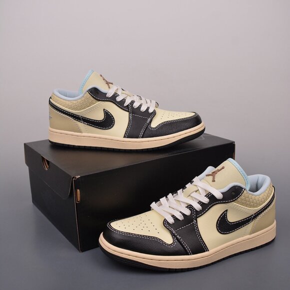 Jordan 1 Low SE Coconut Milk Black Muslin - Picture 1 of 9